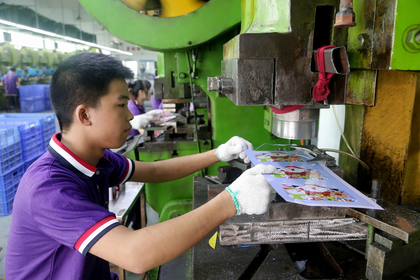 custom tin box stamping process