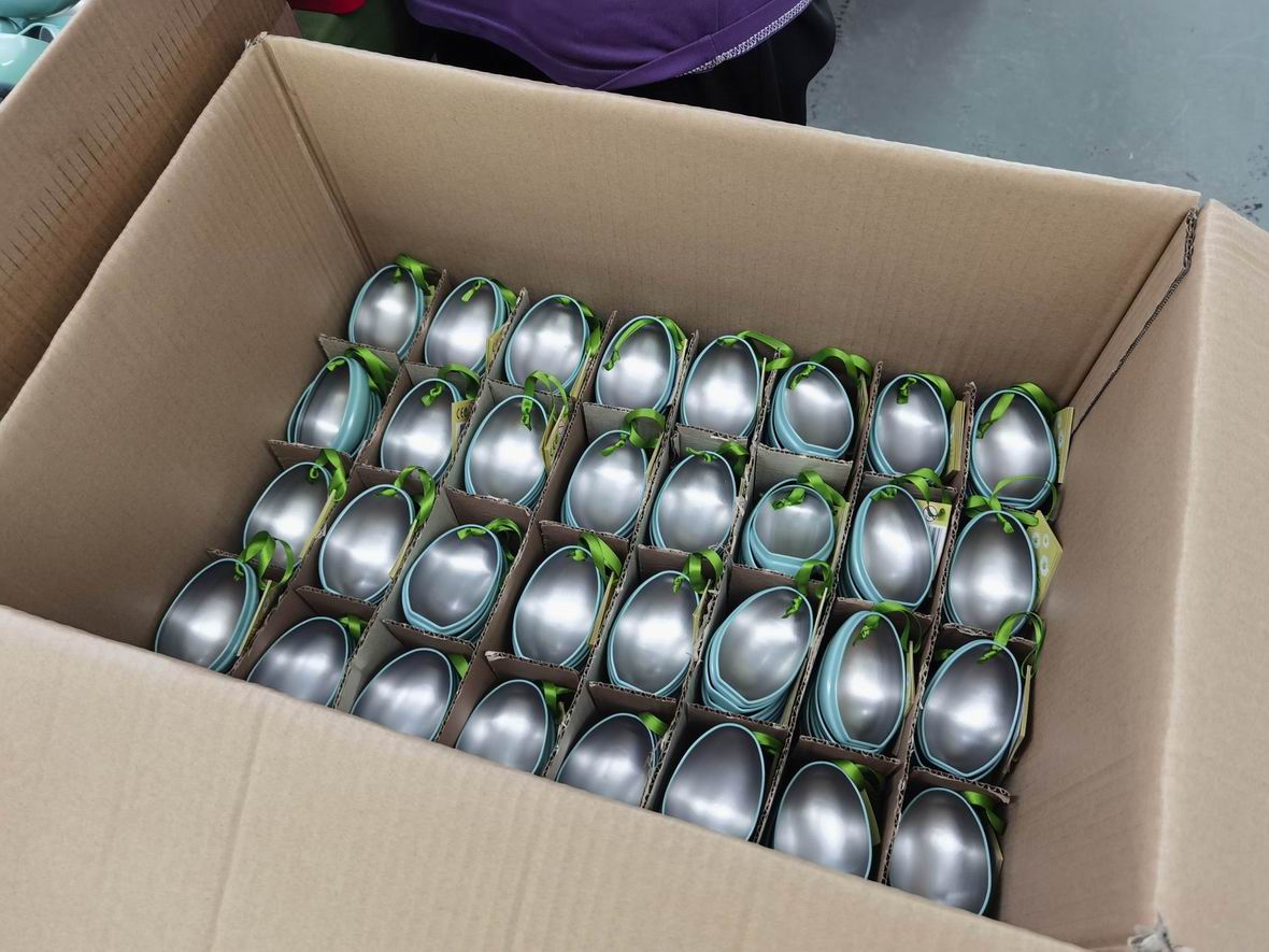 custom tin boxes packed with carton dividers