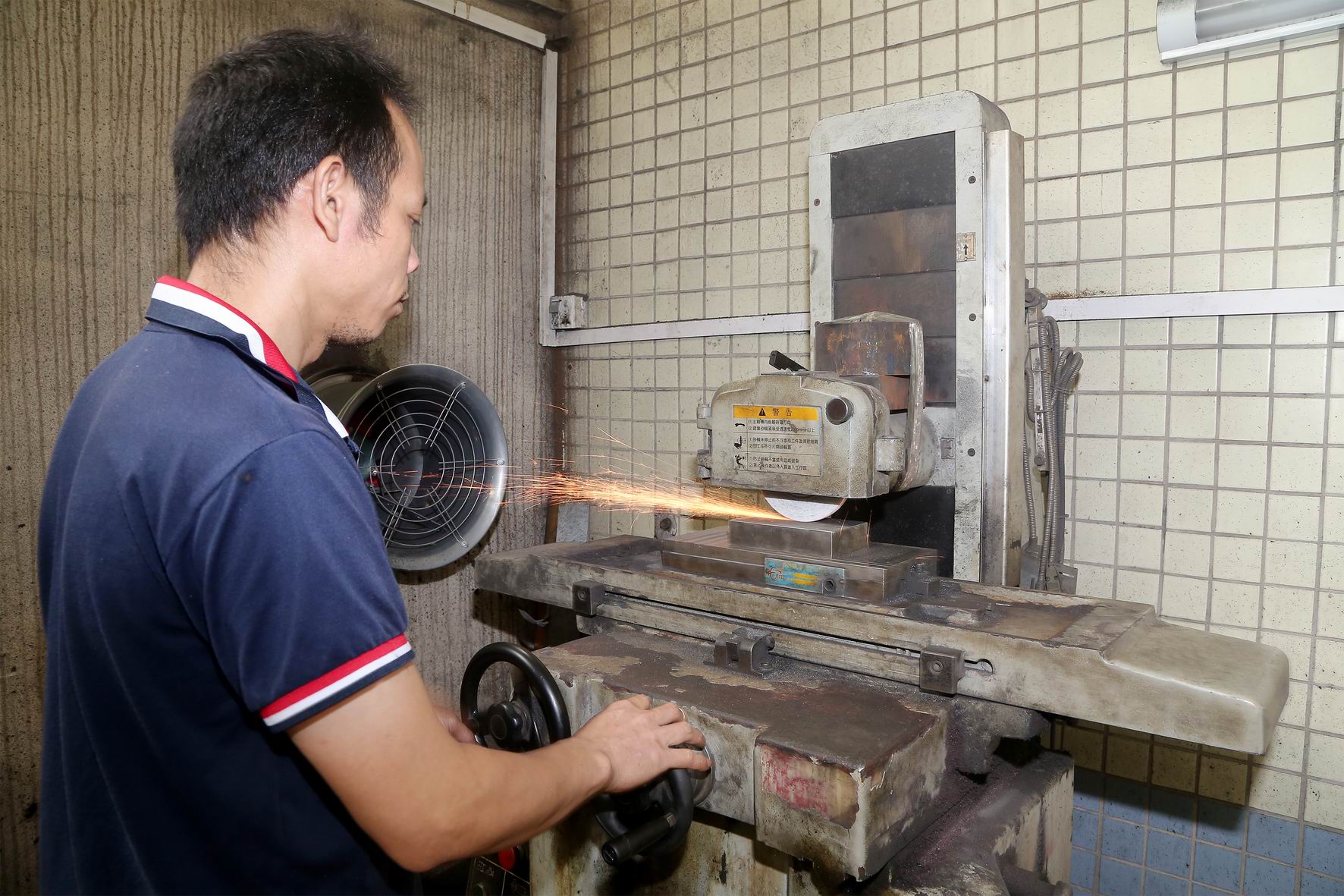 tool grinding for custom chocolate tin mold